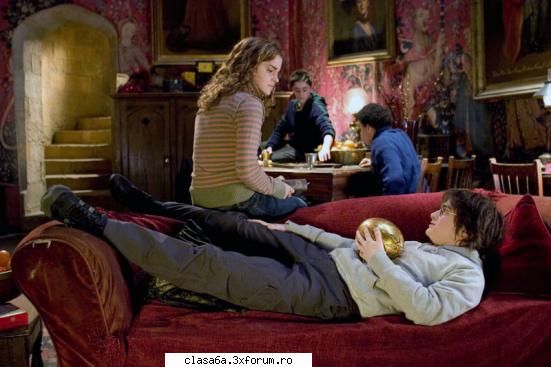 Cu cine credetzi k ramane Hermione? - eu chiar imi doresc sa ramana cu harry...adik, ce - Cafenea